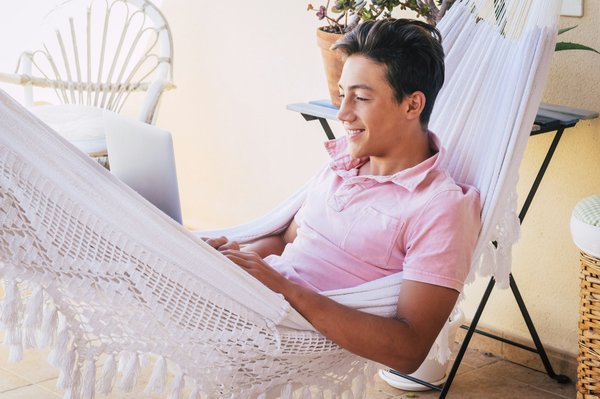 Découvrez le hamac filet : confort et légèreté pour camper